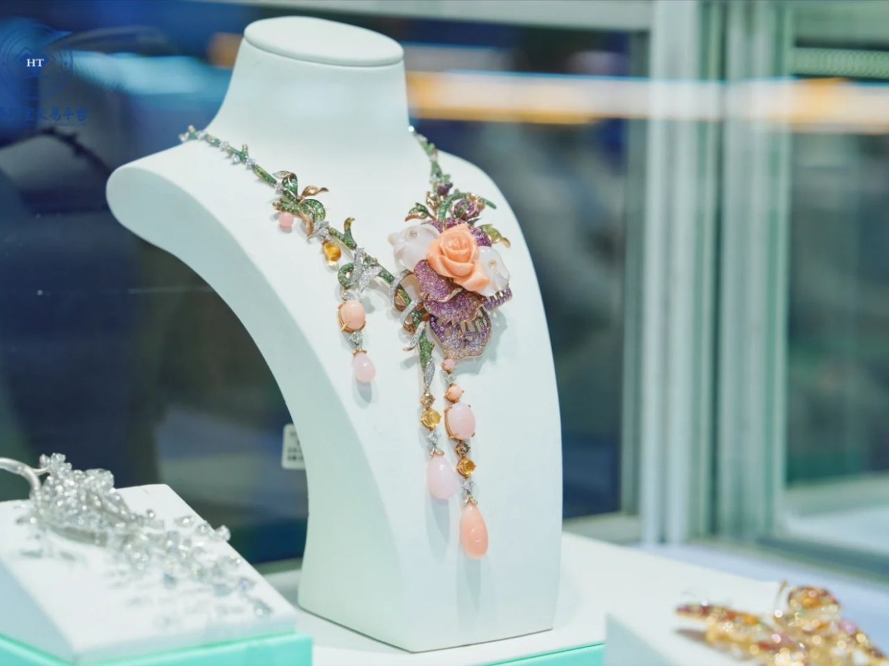 Pearl Jewelry and Simple Gift Sets